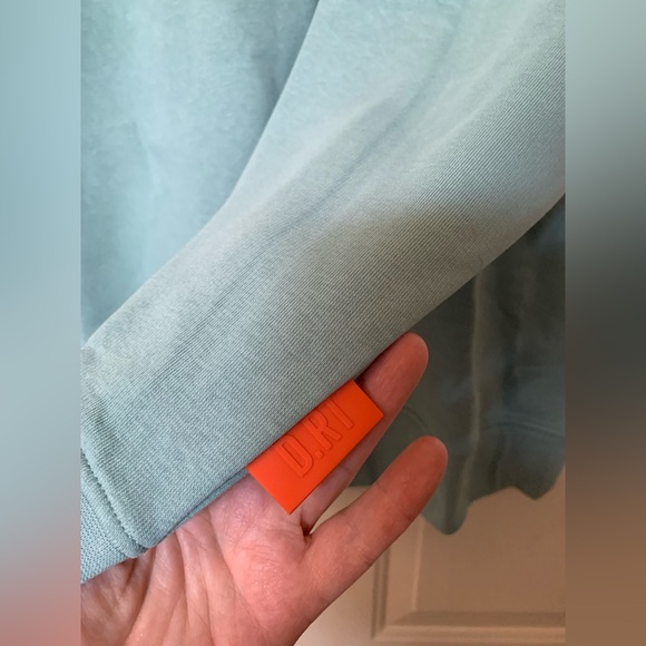 D.RT “D” Plaid Sweatshirt NWT 🌴 - Picture 5 of 12